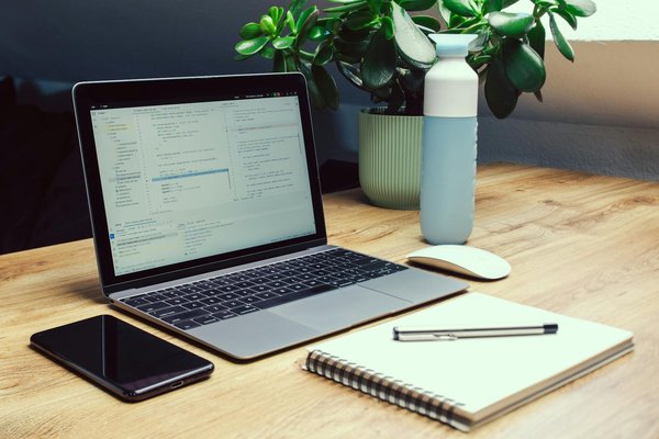 Quels sont les avantages d'une carte graphique dédiée par rapport à une intégrée ?